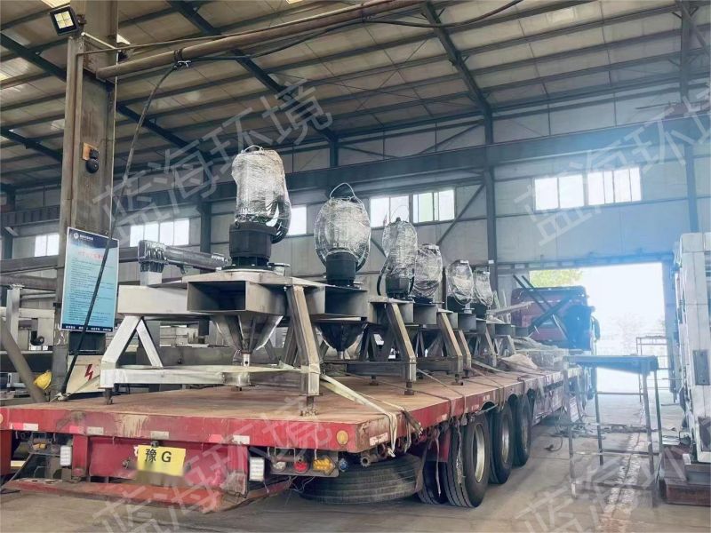 刮泥機、雙曲面攪拌機、潛水曝氣機發(fā)貨